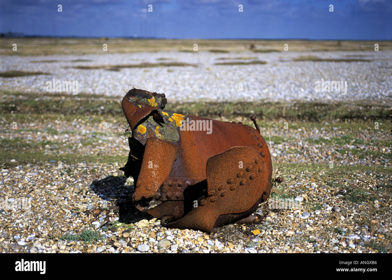Trümmer von Tests an Komponenten des nuklearen Waffen lag am Strand von Orford Ness in Suffolk. Stockfoto