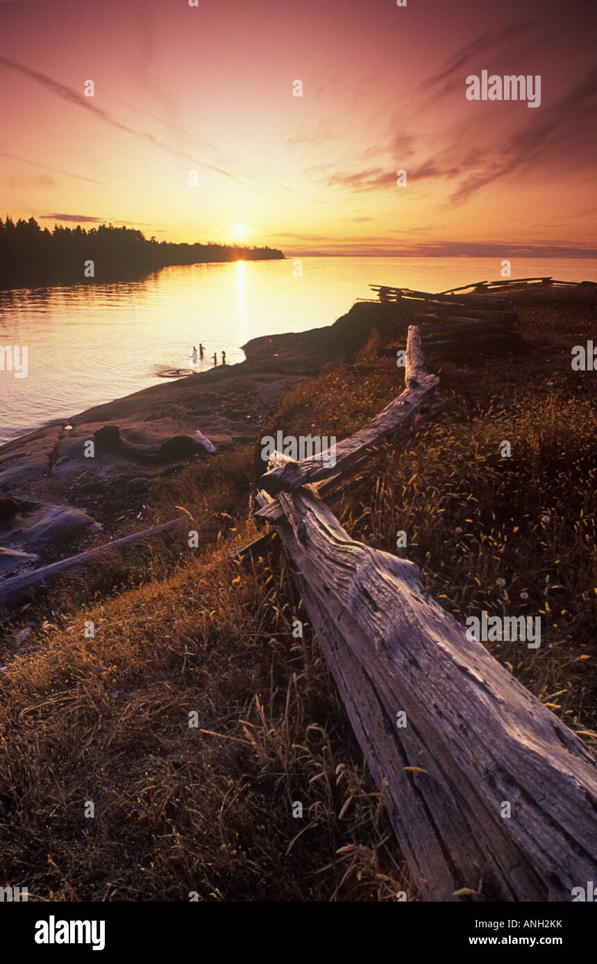 Sonnenuntergang am Walfang-Station Bay, Hornby Islands, British Columbia, Kanada. Stockfoto