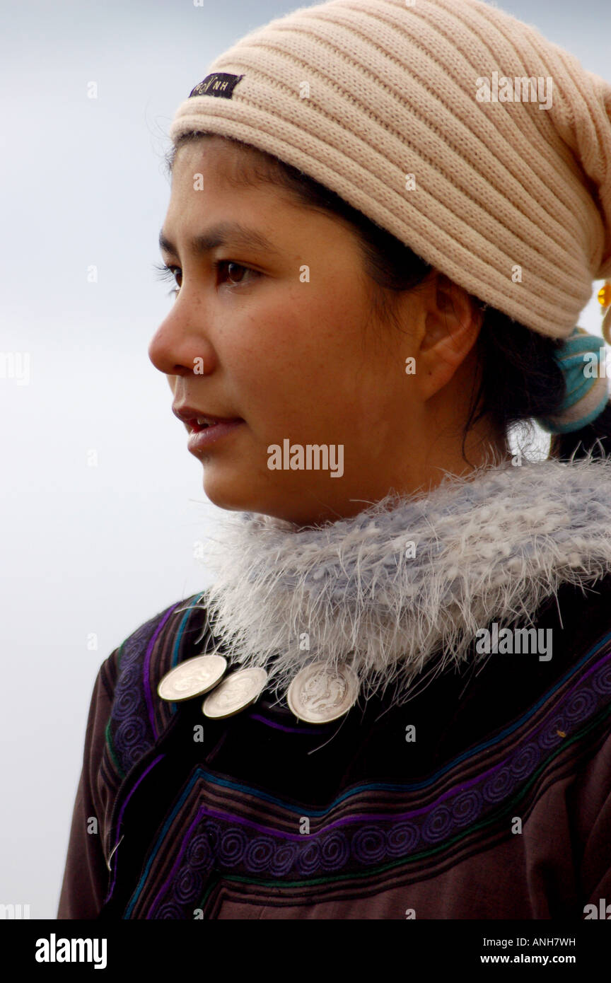 Yunnan Hani Minderheit schöne Frau Stockfoto