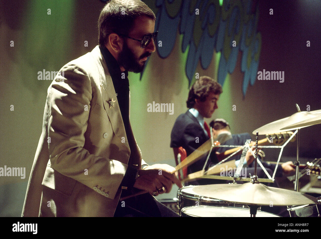 BEATLES Ringo Starr mit seiner eigenen Band auf einer niederländischen Fernsehsendung im Jahr 1976 Stockfoto