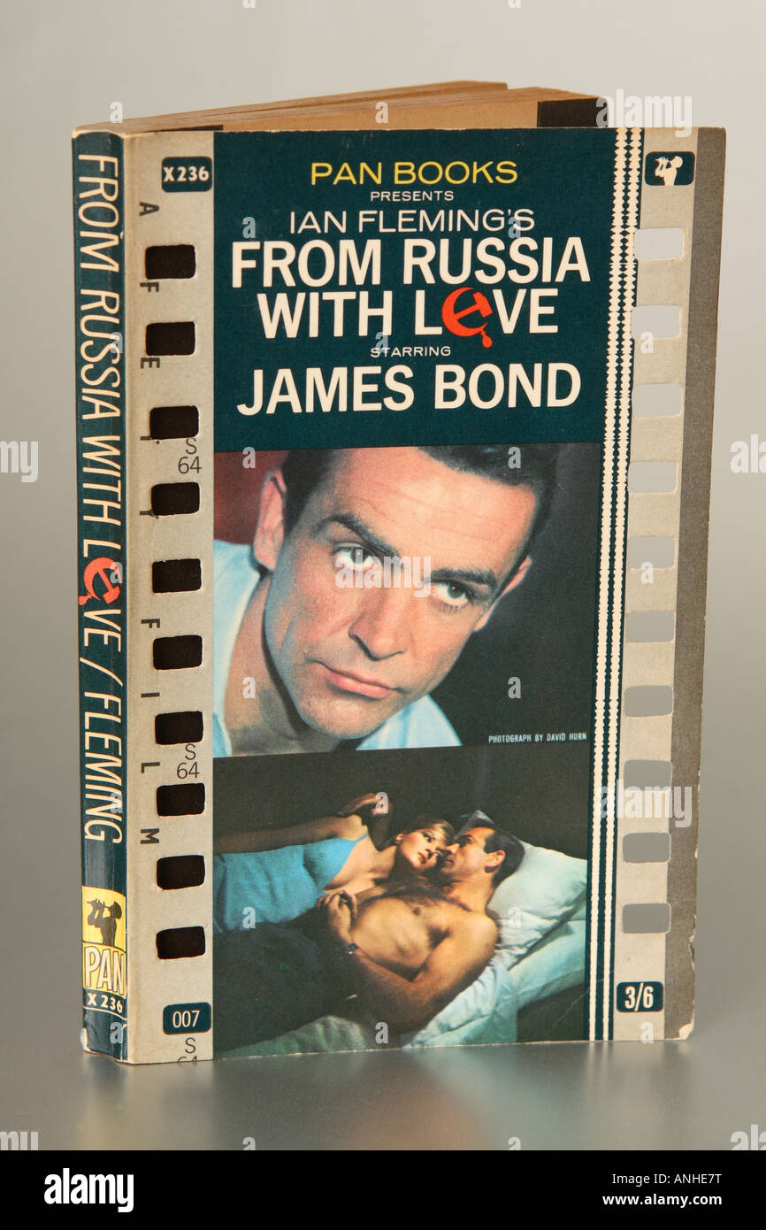 Alten 1960er Jahre original James Bond Taschenbuch deckt Autor Ian Fleming von Pan Books veröffentlicht Stockfoto