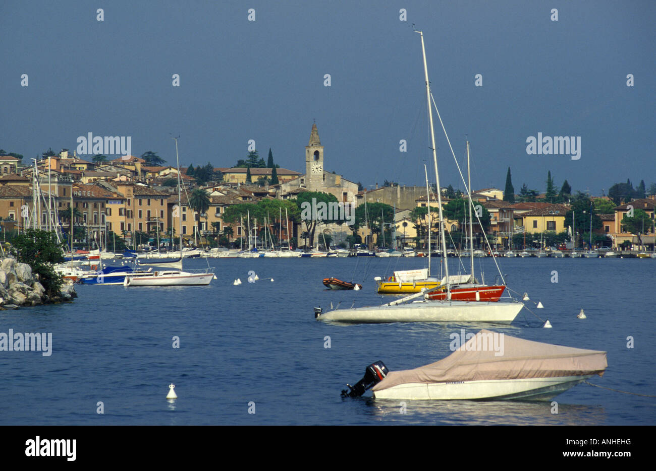 Boote vor Toscolano Maderno Gardasee Italien Europa Stockfoto