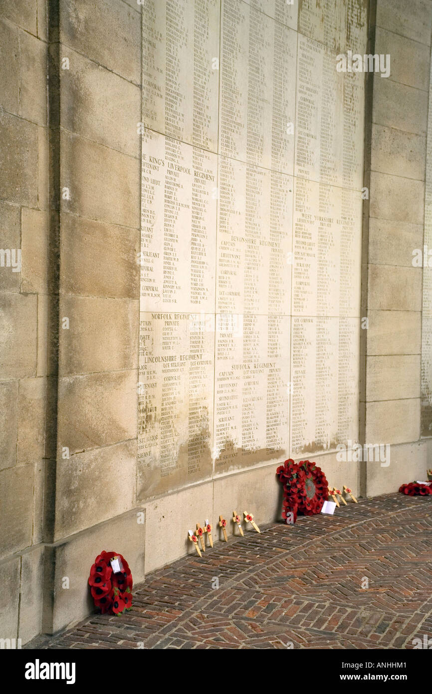 Namen auf das Ploegsteert Denkmal für die fehlenden im 1. Weltkrieg in Belgien Stockfoto