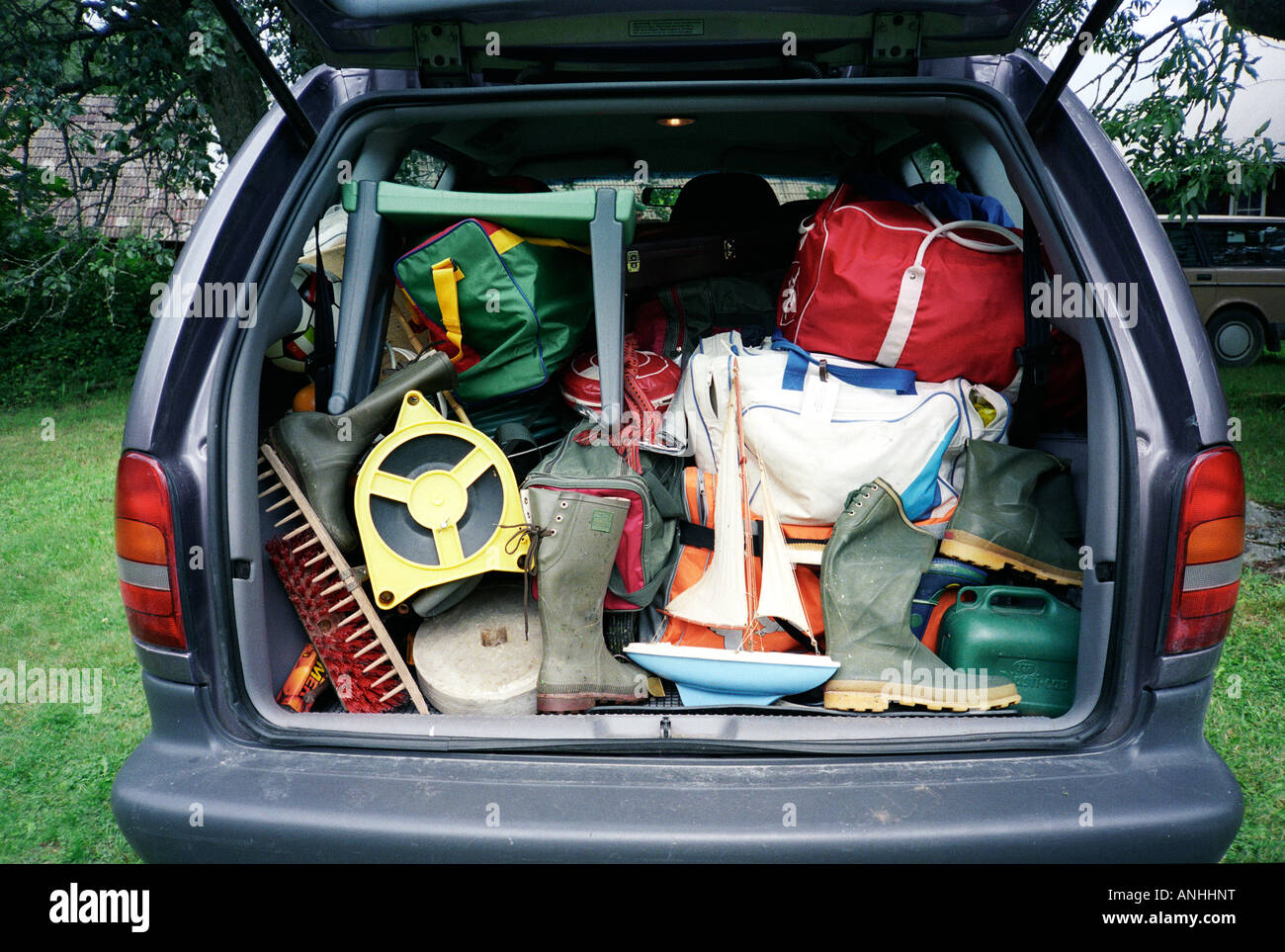 Voll beladener wagen -Fotos und -Bildmaterial in hoher Auflösung