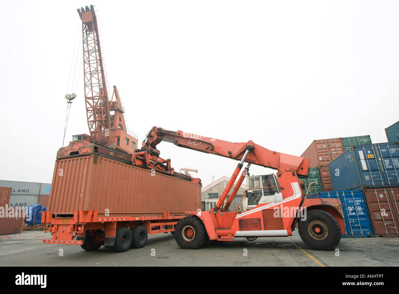 Cargo-Container auf der Ladefläche Stockfoto