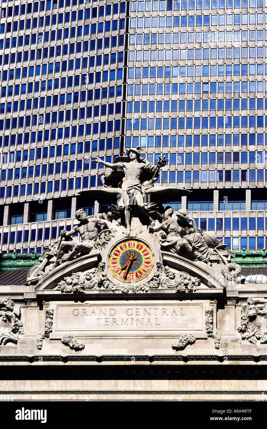 New York City, Grand Central Station Beaux Arts Stil Architektur, Uhr und  das MetLife Building. Bahnhof an der Park Avenue, Midtown Manhattan  Stockfotografie - Alamy