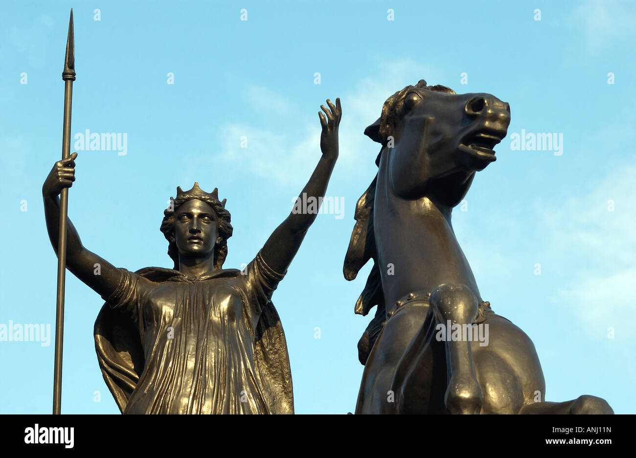 Statue der Boudicca in der Nähe von Westminster Pier, London, England, UK Stockfoto