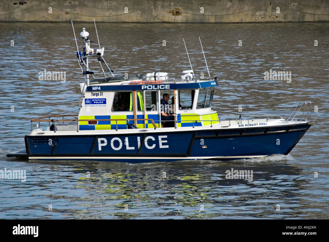 Ein Polizei-Launch, gehören zu den Marine Support-Einheit der Metropolitan Police auf der Themse, London, UK Stockfoto