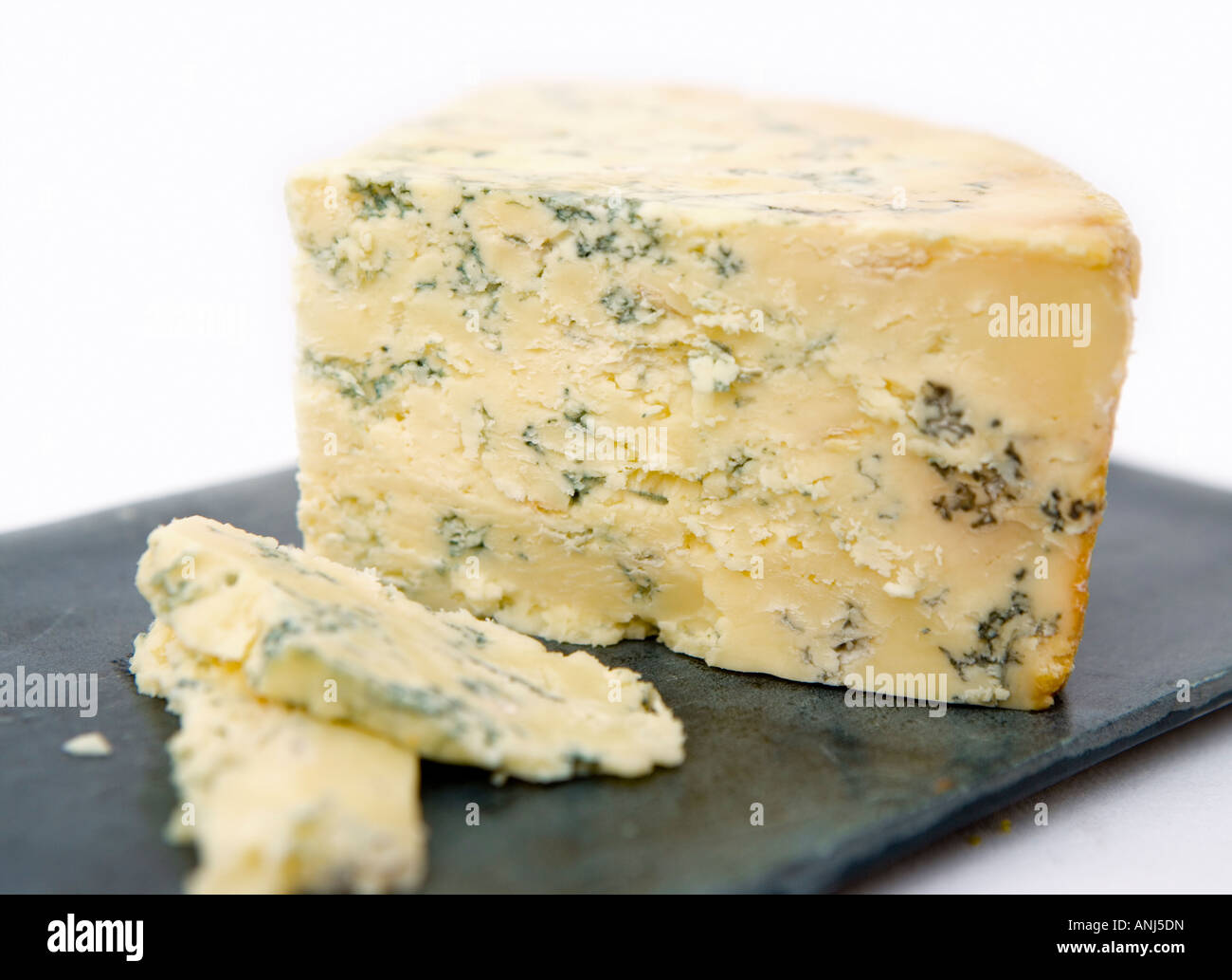 Stilton Käse auf einer Schiefertafel Käseplatte Stockfoto
