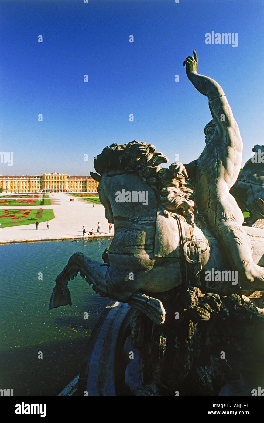 Neptunes Brunnen im Schloss Schönbrunn in Wien Stockfoto