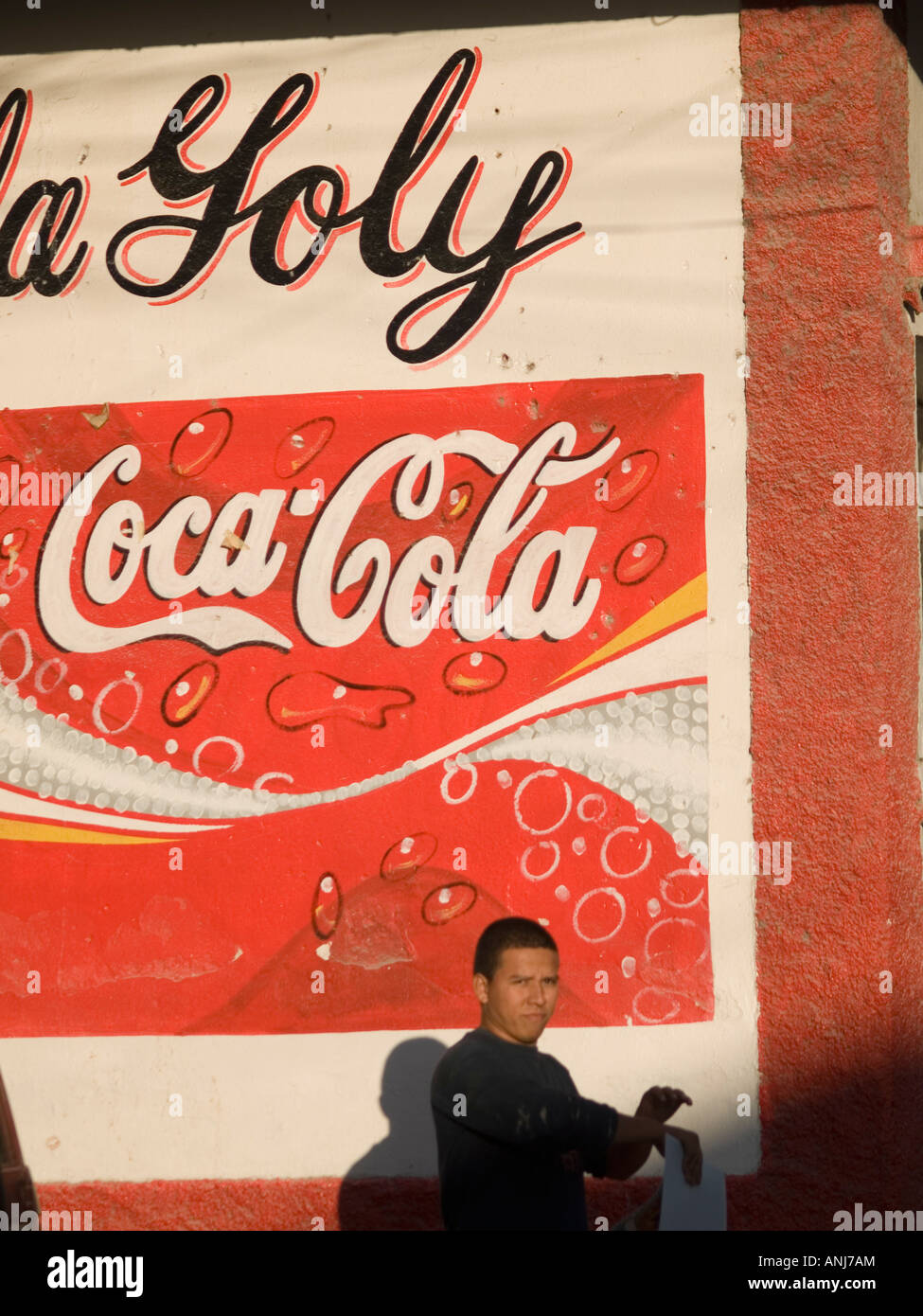 Guatemaltekische übergibt ein Koks-Zeichen Stockfoto