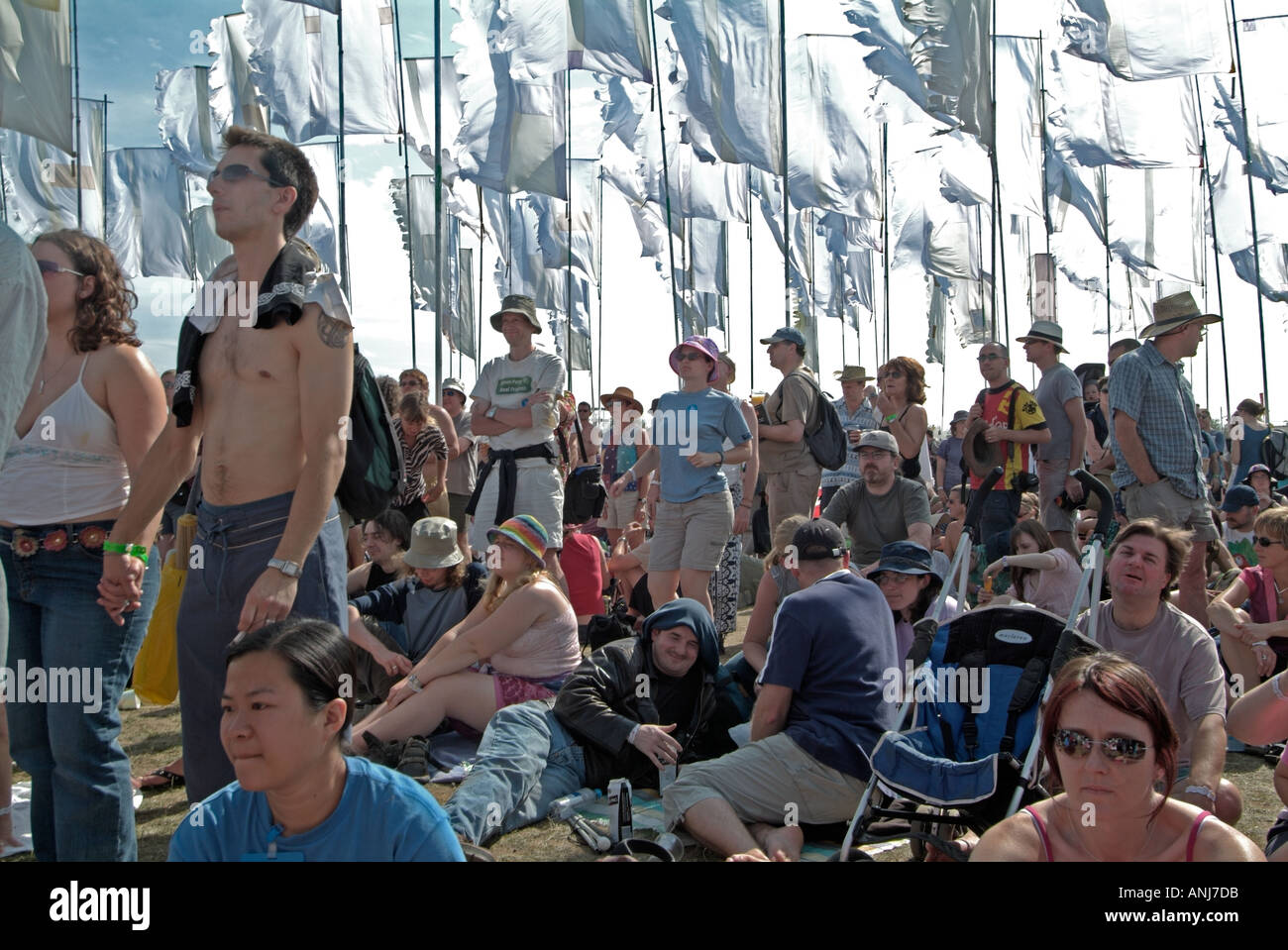 Inspiriert von Peter alljährlich Gabriel Womad oder die Welt der, Musikkunst und Tanz im Rivermead Centre am Ufer Stockfoto