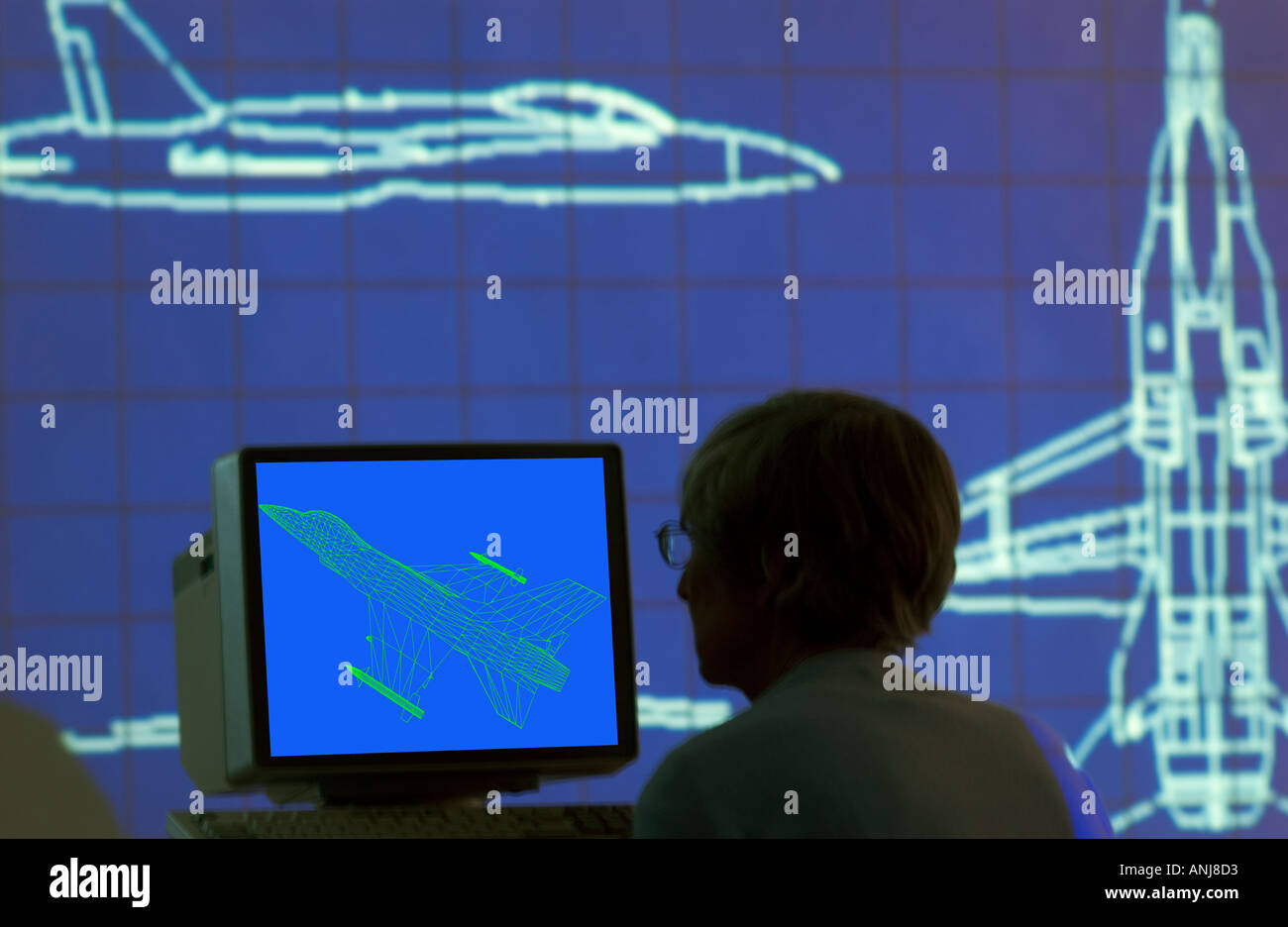Luftfahrt-Designer mit Jet Flugzeug Bild auf monitor Stockfoto
