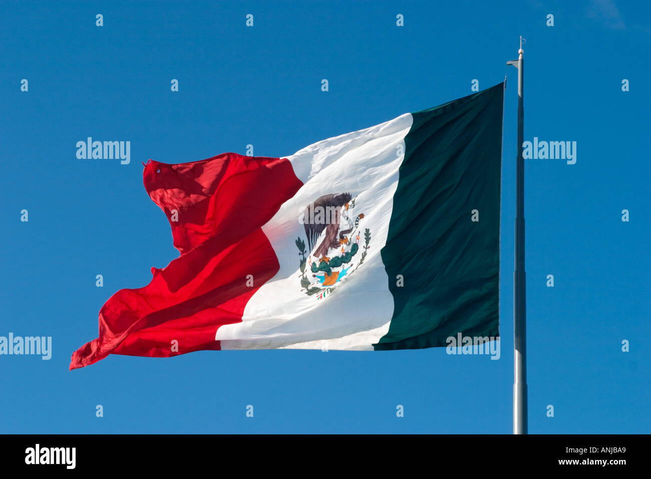 Riesigen mexikanischen Flagge in Cancun, Halbinsel Yucatan, Mexiko Stockfoto