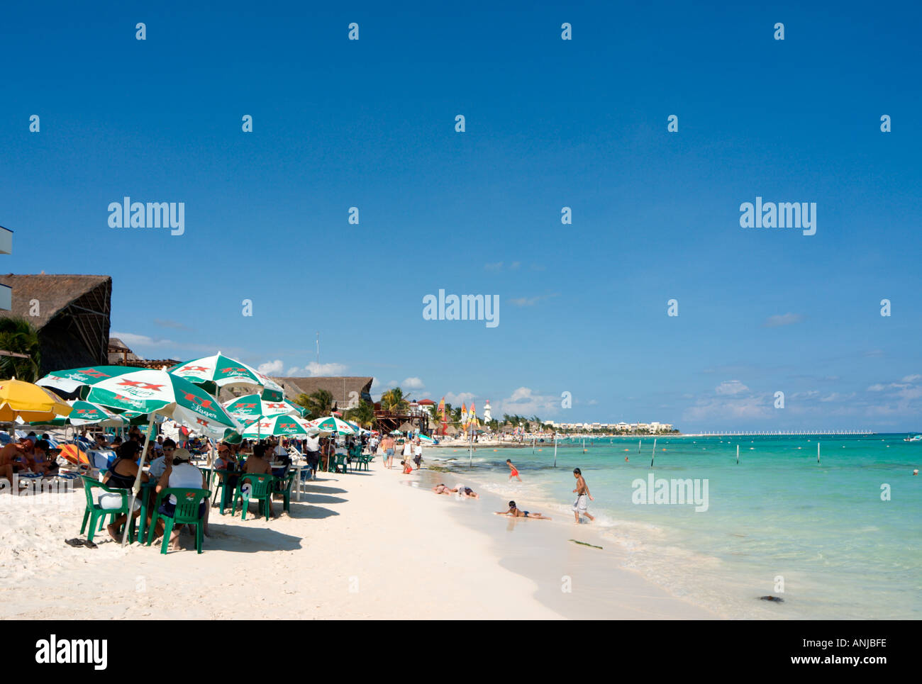 Strand und Restaurant im Zentrum Ferienortes, Playa del Carmen, Riviera Maya, Halbinsel Yucatan, Mexiko Stockfoto