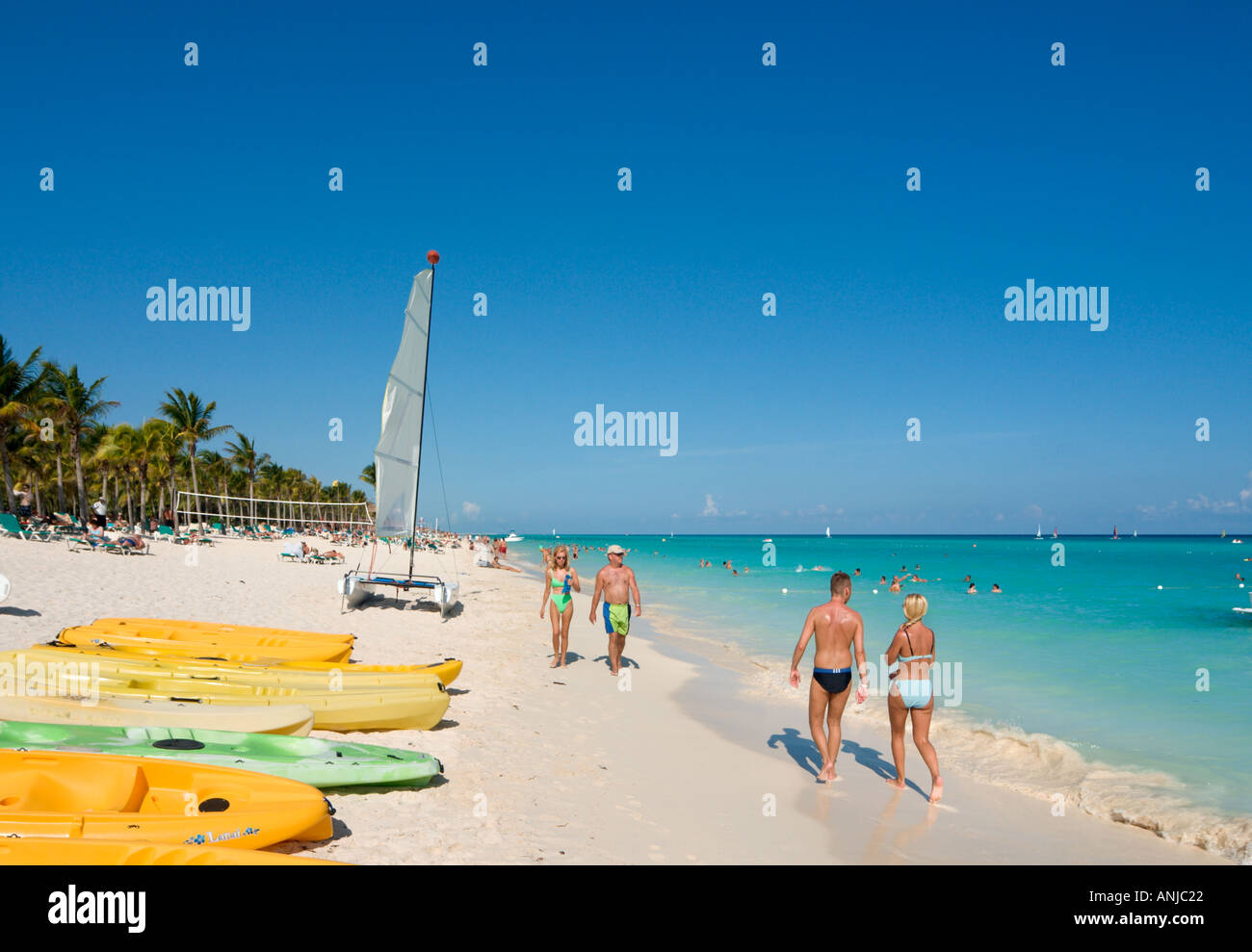 Am Strand außerhalb Hotel Riu Yucatan Playacar, Playa del Carmen, Riviera Maya, Halbinsel Yucatan, Mexiko Stockfoto