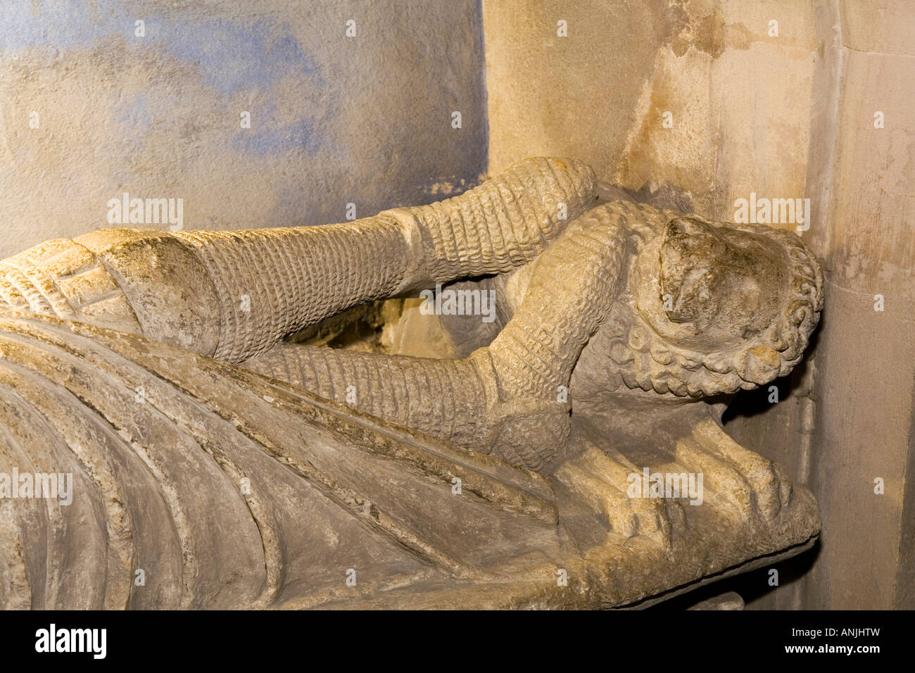 UK Wiltshire Castle Combe St. Andrews Church Kreuzritter Walter Dunstanville 1270 Bildnis gekreuzten Beinen Stockfoto