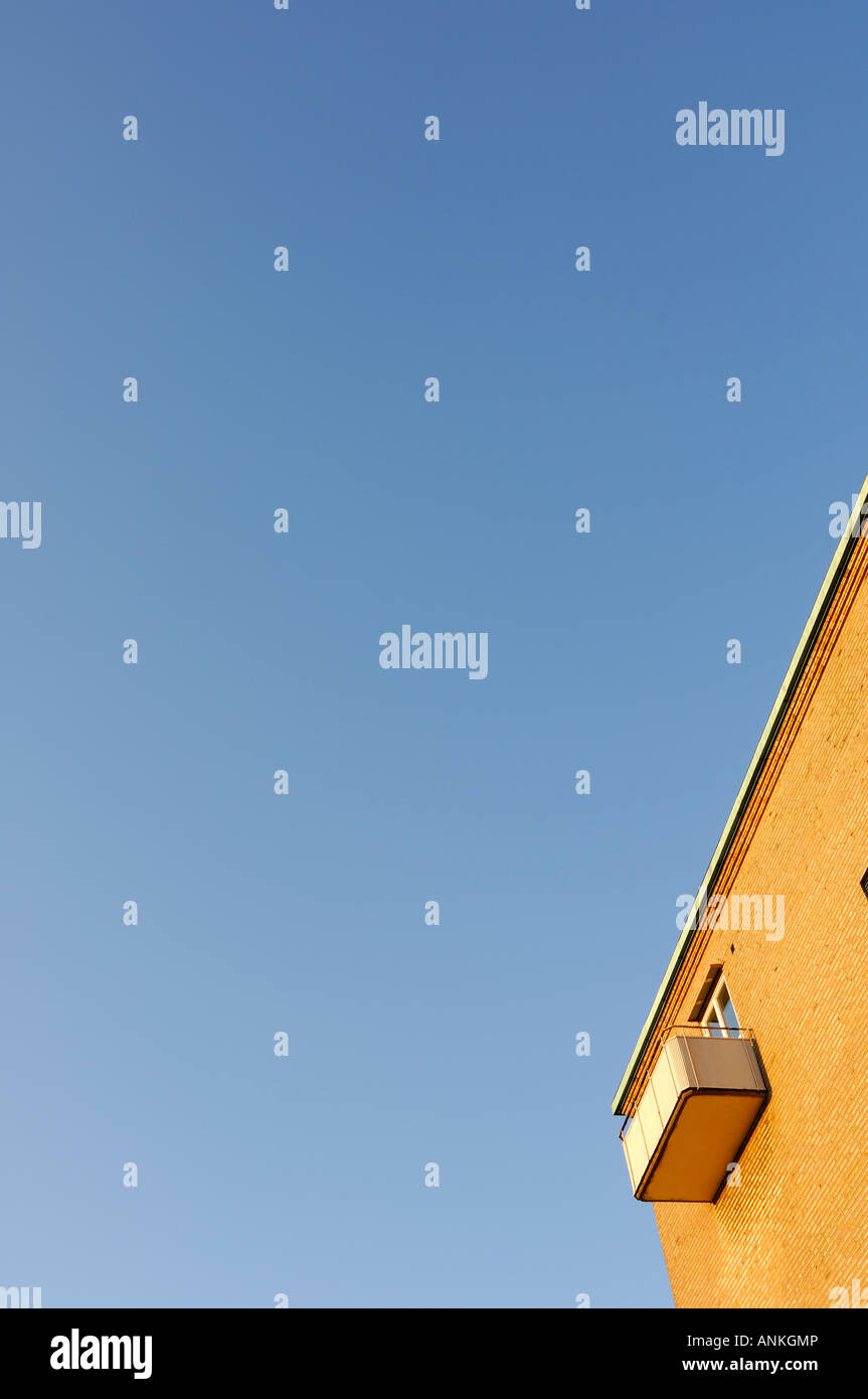 Zugeschnittenen Winkel des Gebäudes gegen blauen Himmel in Göteborg, Schweden Stockfoto
