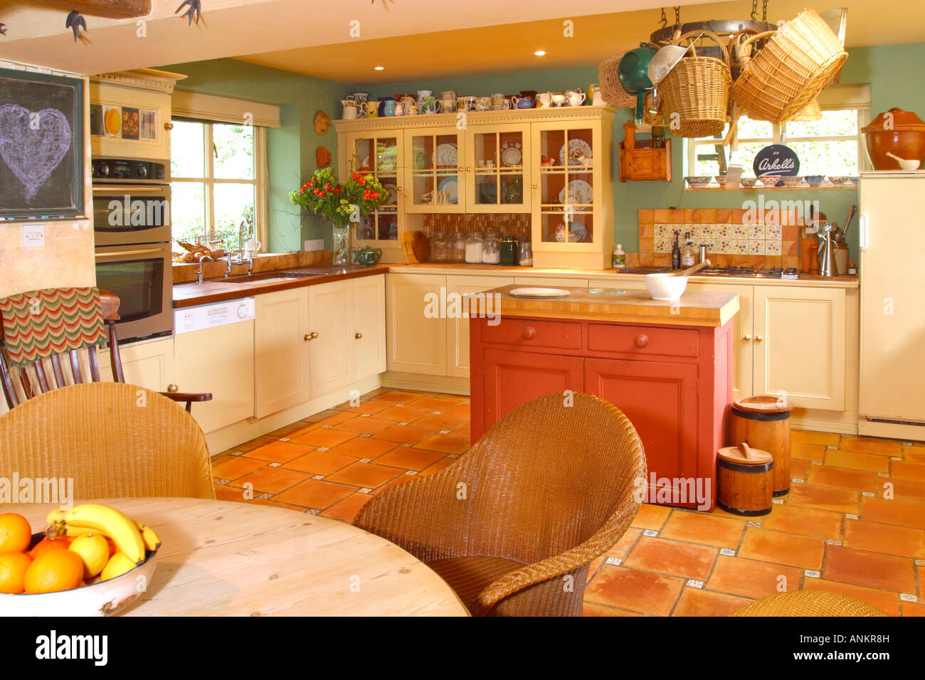 UK Property, Haus, Küche mit Essbereich. Stockfoto