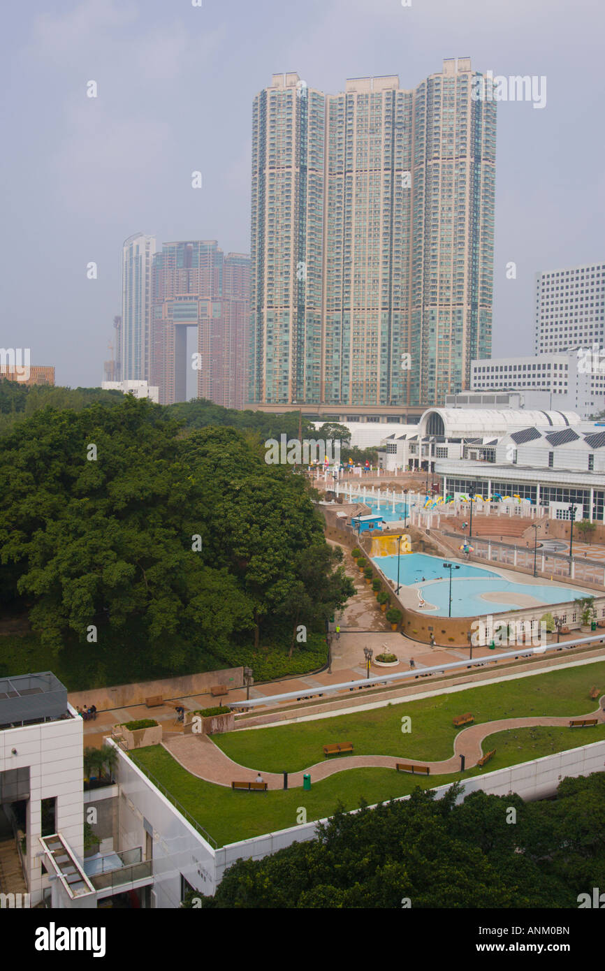 HONG KONG CHINA Kowloon Park mit Gebäuden auf Rückseite Stockfoto