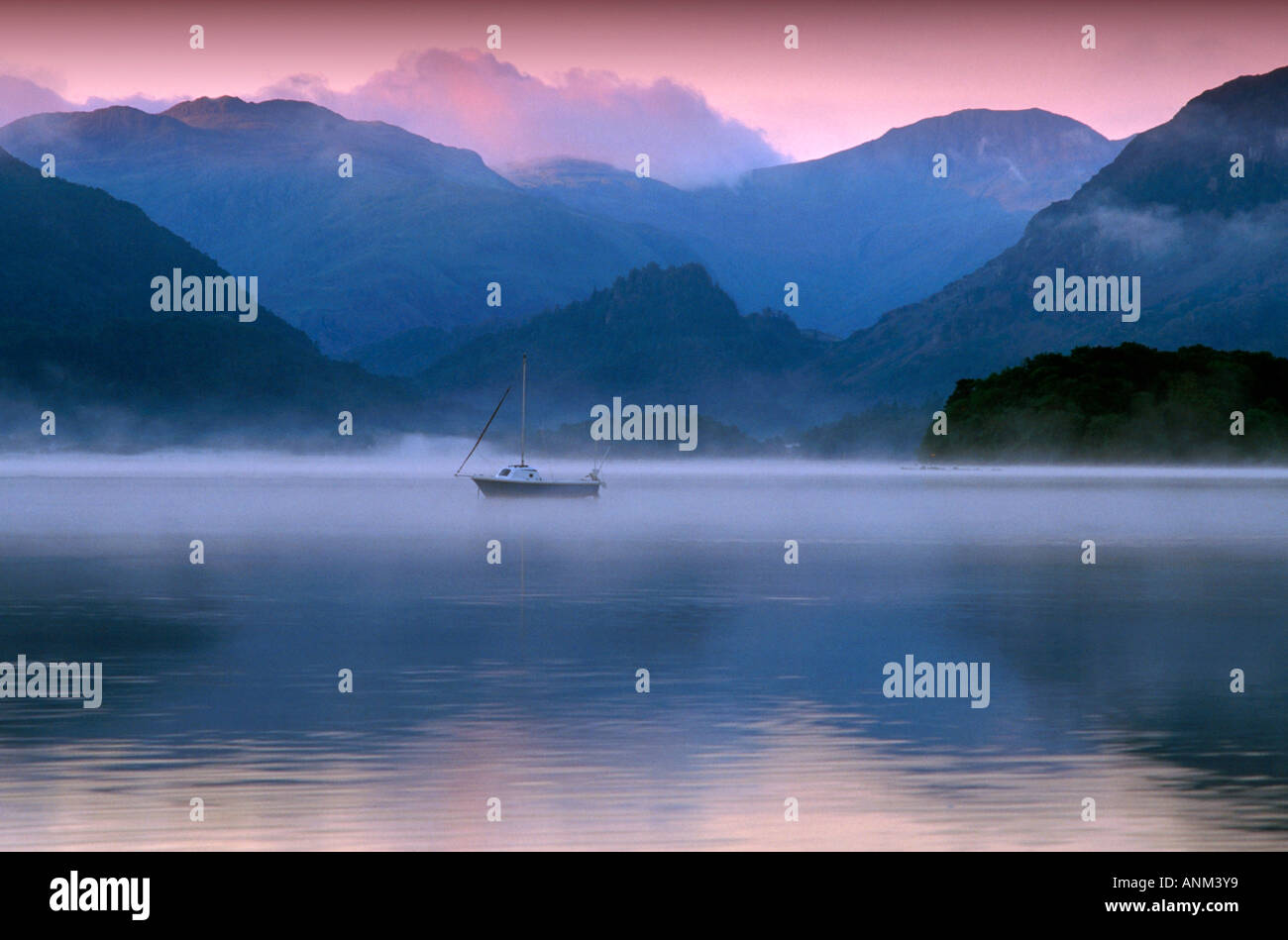 Ein Blick über Derwentwater mit Blick auf das Tal Borrowdale, Cumbria, Lake District, Großbritannien Stockfoto