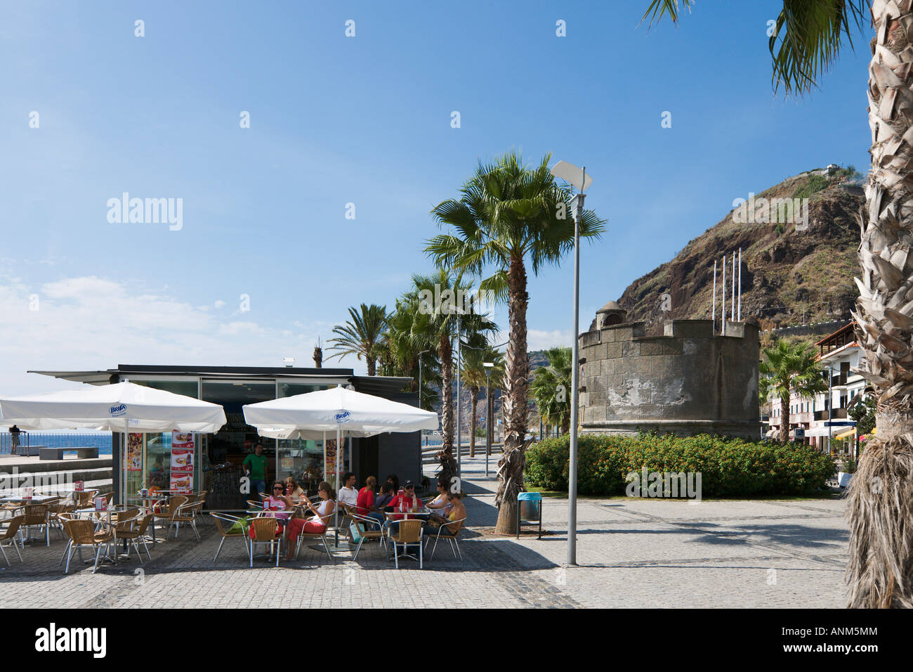 Direkt am Meer Cafe, Ribeira Brava, Südküste, Madeira, Portugal Stockfoto