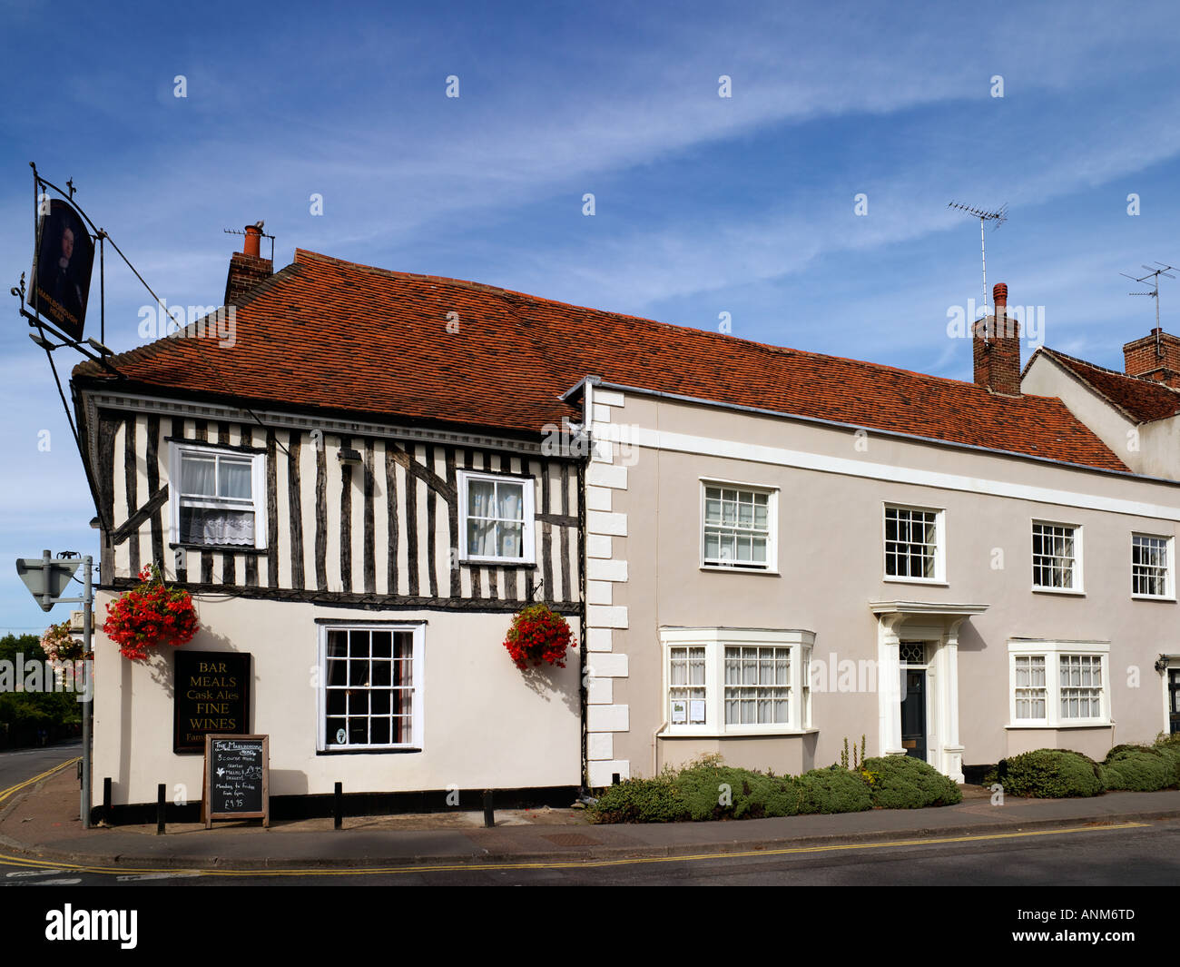 Marlborough Head Pub und alte Häuser Dedham Essex Eingang Constable Country Stockfoto