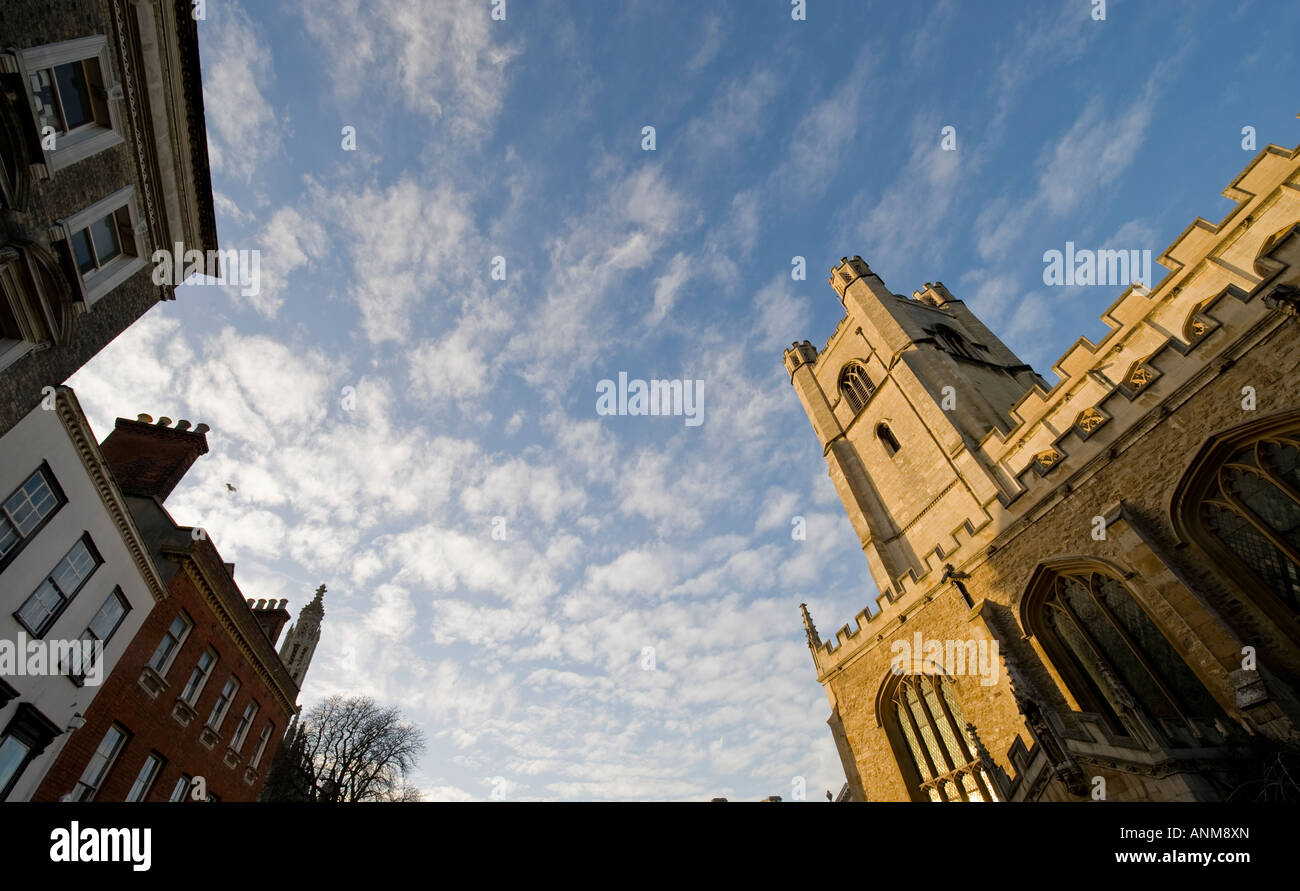Extreme Weitwinkel-Objektiv Schuss große Gt St Saint Mary's Kirche, die Universität, auf dem Marktplatz in Cambridge, UK Stockfoto