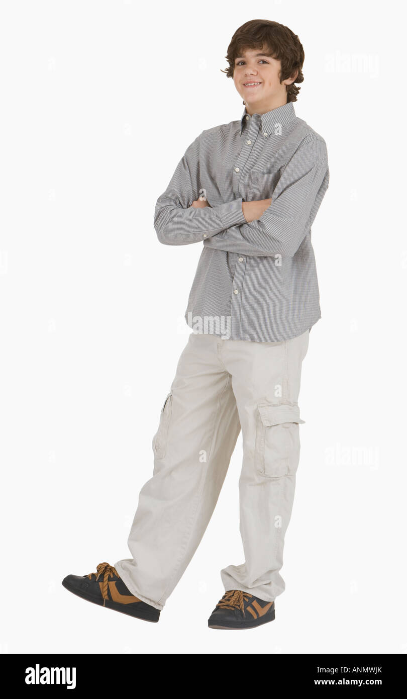 Teenager Boy mit verschränkten Armen Stockfoto