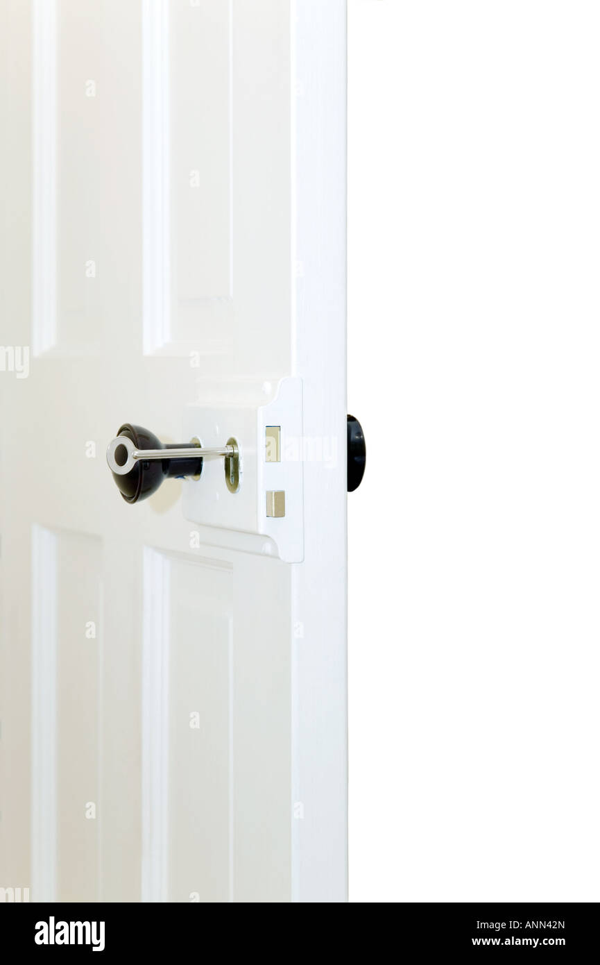Öffnen Sie alte altmodische Tür mit Schlüssel im Schloss Stockfotografie -  Alamy