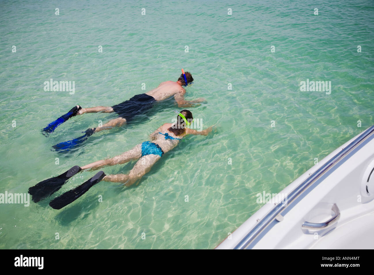 Vater und Tochter Schnorcheln in Wasser, Florida, Vereinigte Staaten Stockfoto