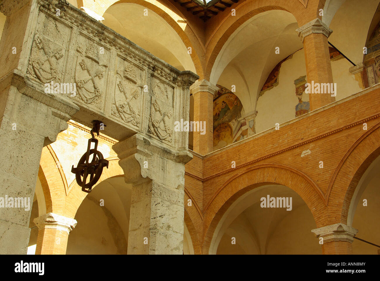 Cortile onore, Rocca Spoleto Umbrien Italien Stockfoto