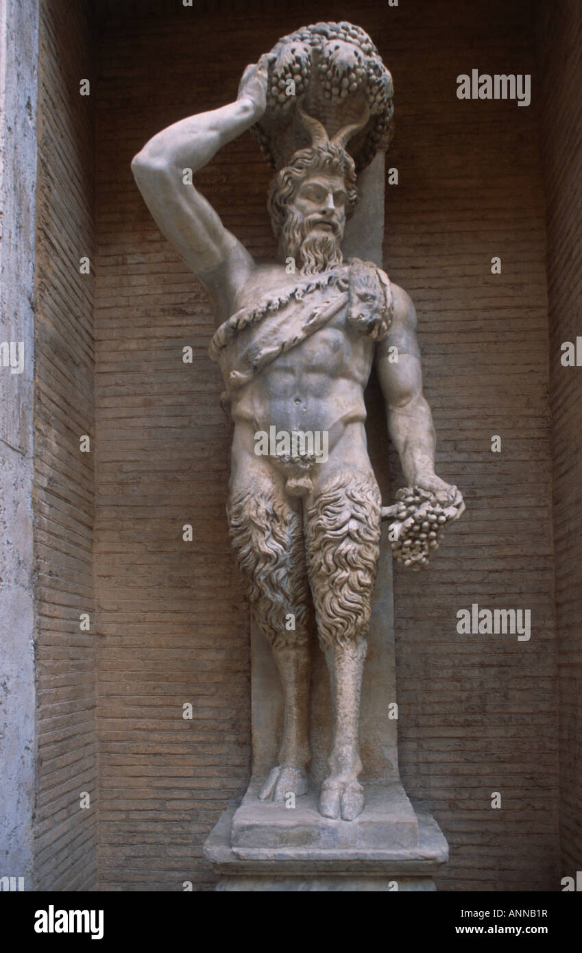 Rom Italien Capitoline Museum Statue Satyrn - griechischen Gott Pan Gott der Fruchtbarkeit & Landschaft Stockfoto