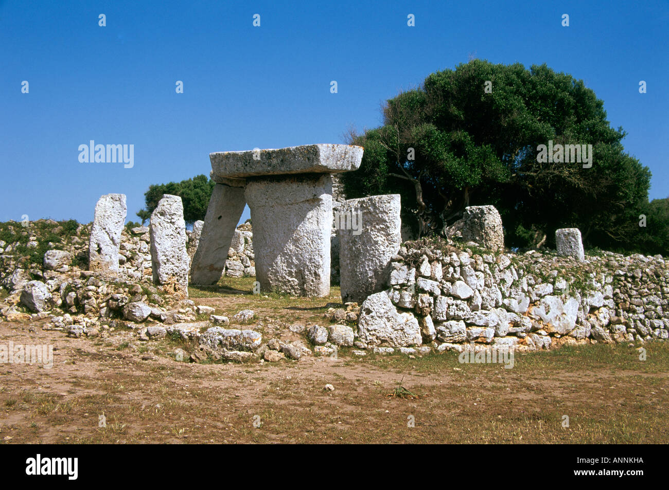 Die Reste einer prähistorischen Taula an TalatÕ de Dalt rund 1400 v. Chr. Stockfoto