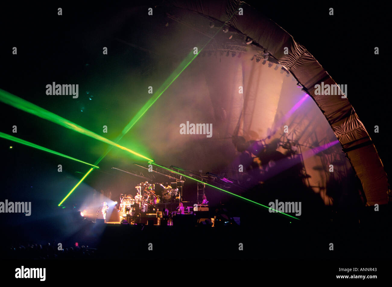 David Dave Gilmour Nick Mason Rick Wright von Pink Floyd in Rock-Konzert mit Lasern bei Earl s Court 1994 Stockfoto
