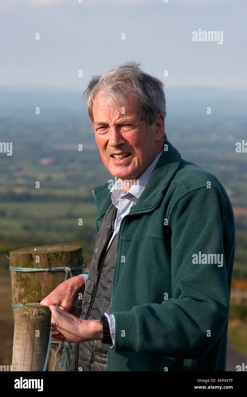 Älterer Herr in der malerischen Sperrin Mountains Nordirland UK JMH Stockfoto