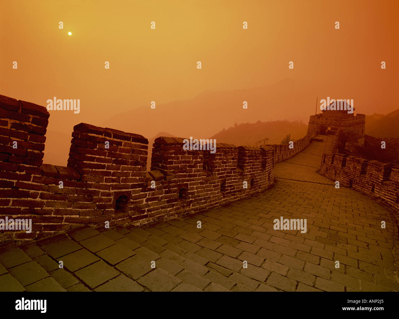 Vogelperspektive Blick auf der chinesischen Mauer in der Abenddämmerung China Stockfoto