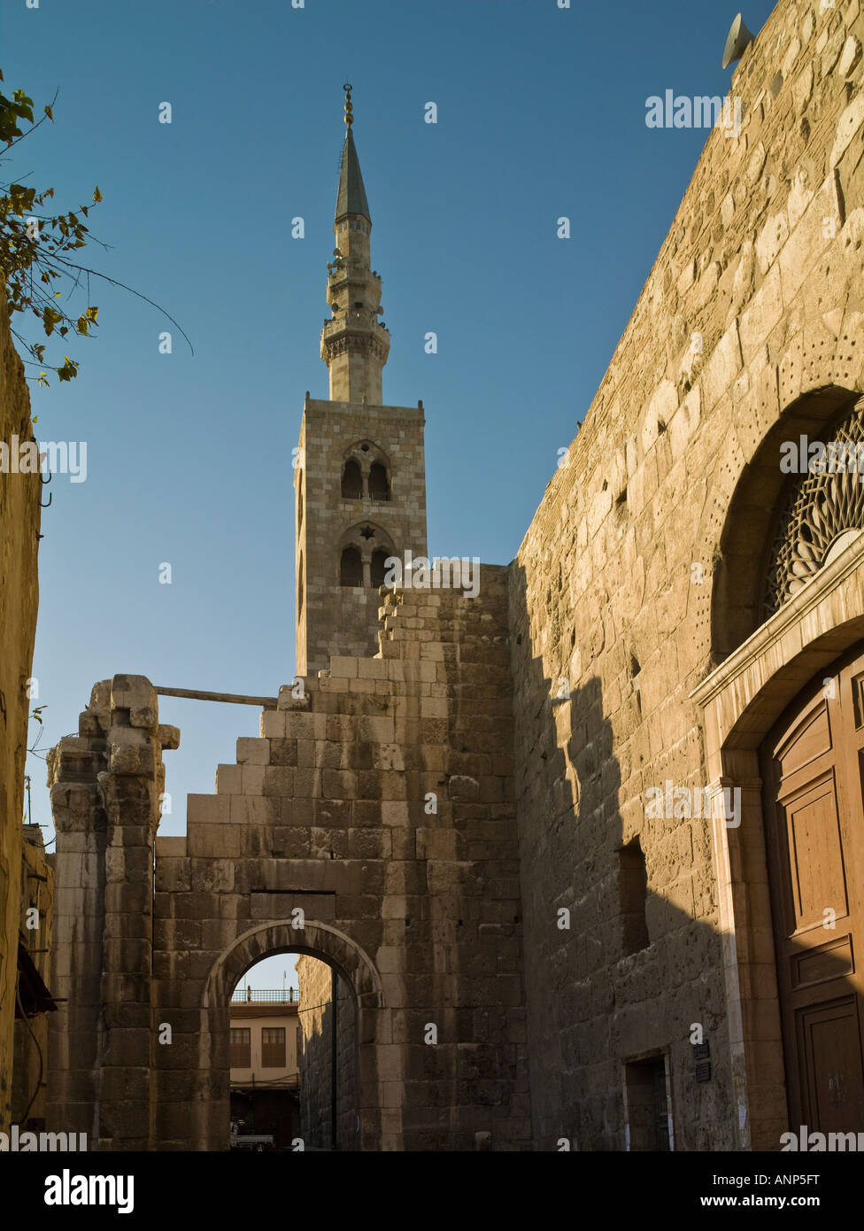Eingang und Südosten Minarett, große Moschee von Damaskus Stockfoto