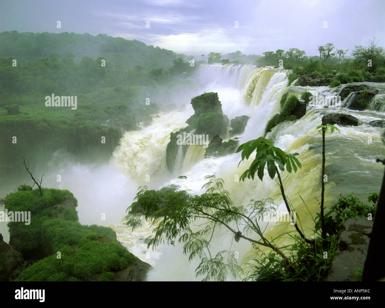 Vogelperspektive Blick auf einen Wasserfall Stockfoto