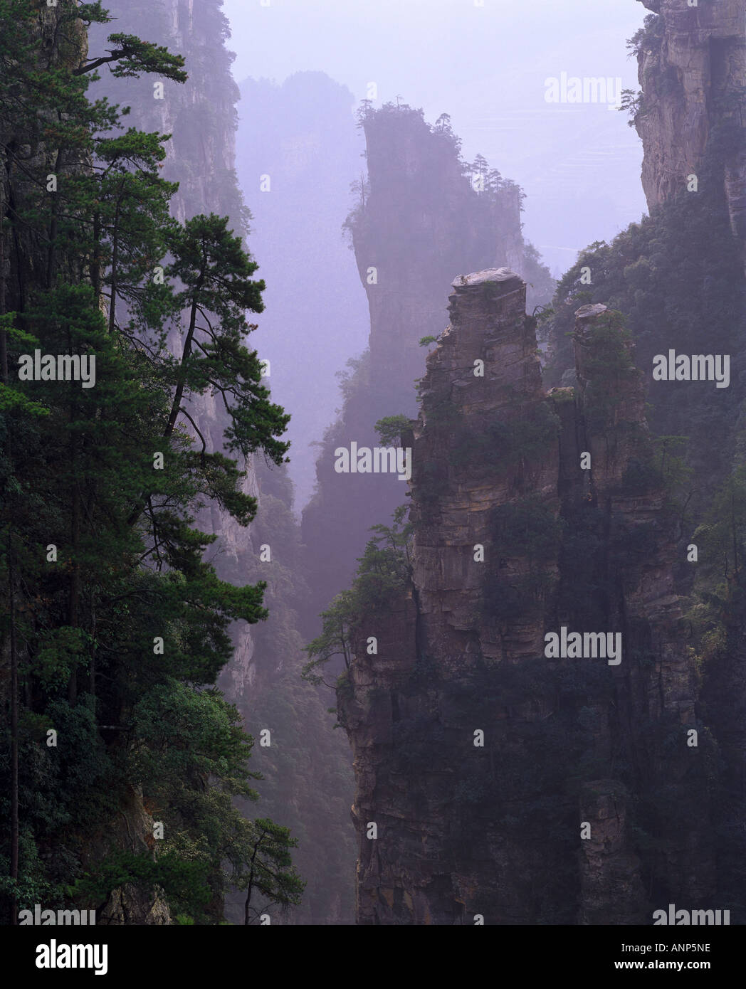 Vogelperspektive Blick auf steilen Bergrücken Stockfoto
