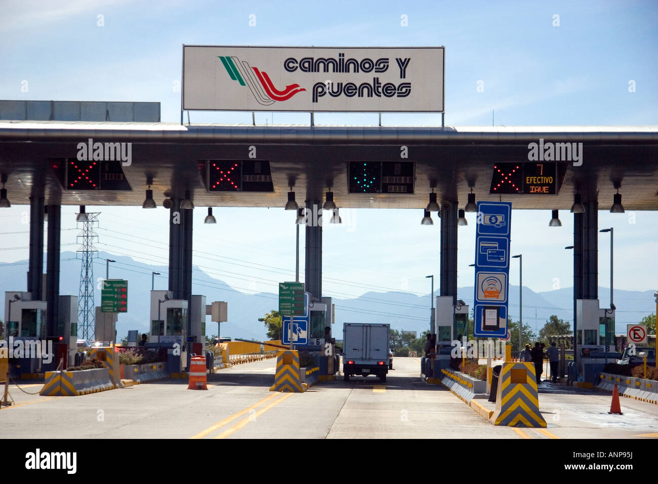 Eine Mautstelle auf der Autobahn 95 in Mexiko Stockfoto