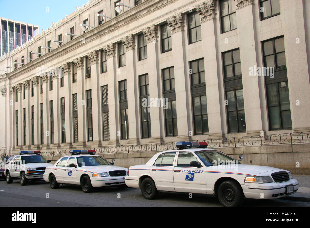 US Postal Police außerhalb New York City Post Office Stockfoto