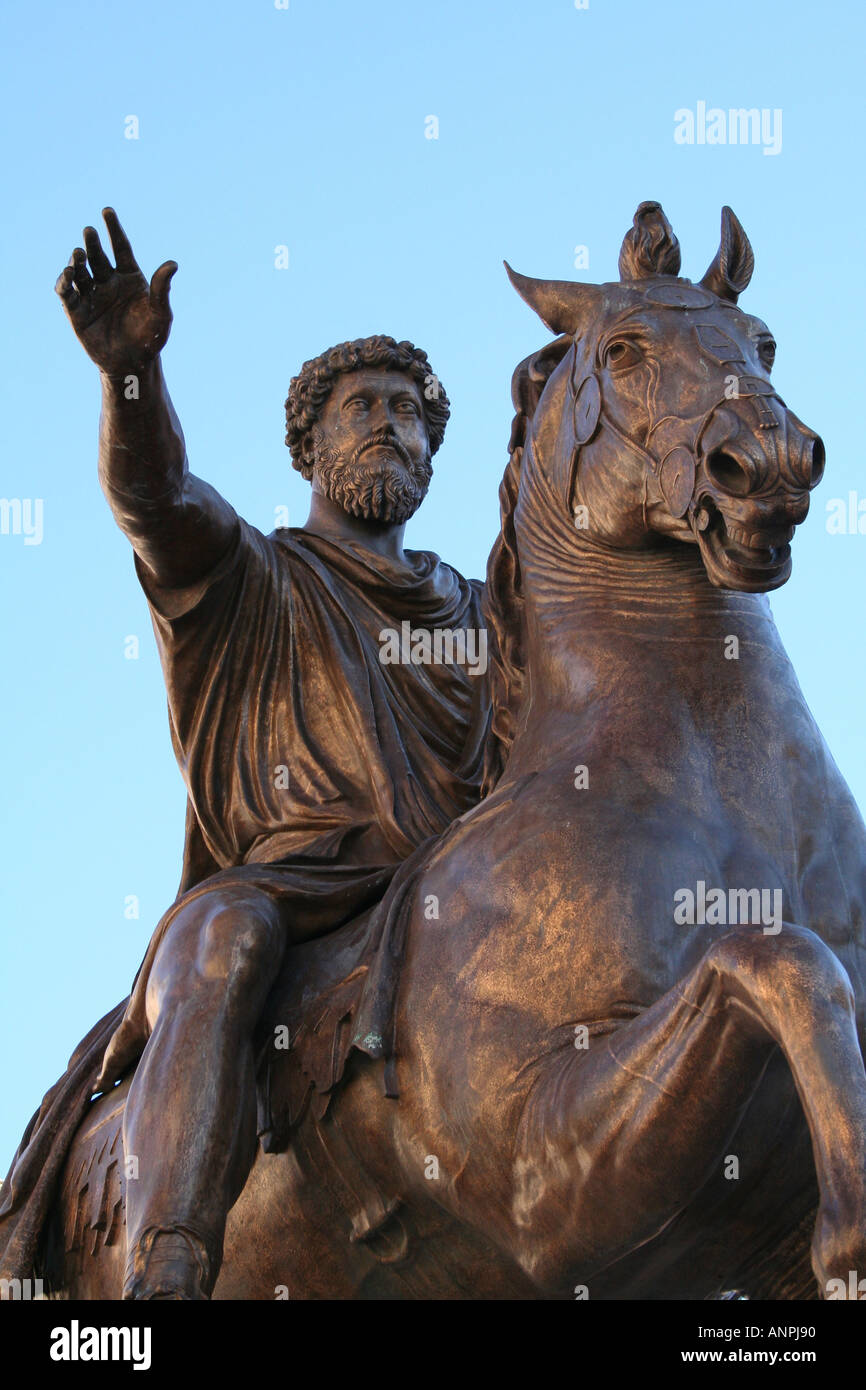 Reiterstatue des Marcus Aurelius (römischer Kaiser) auf Capitoline Hügel (Piazza del Campidoglio) - Rom, Italien. Stockfoto