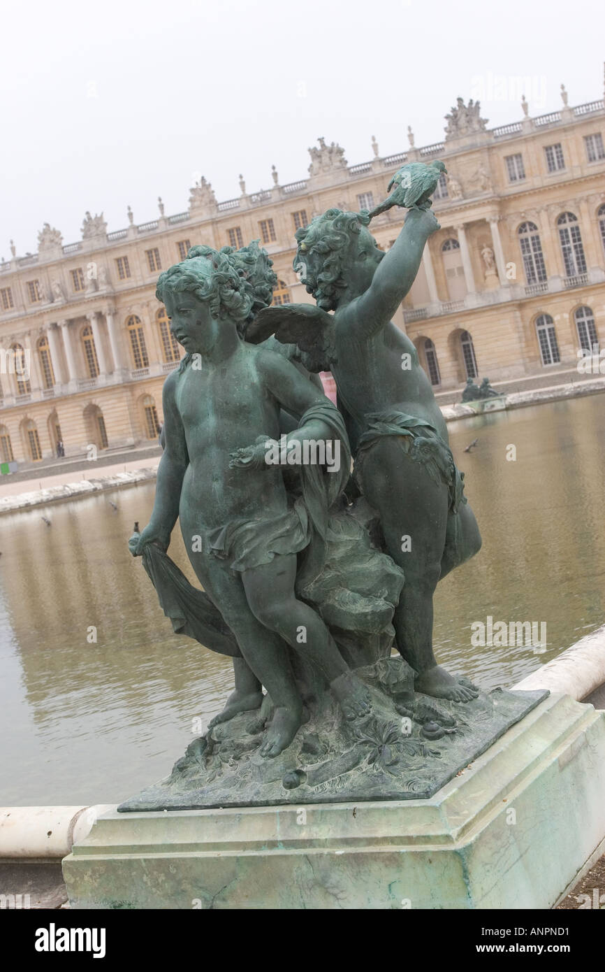 Statuen der durch das Wasser-Element in den Gärten des Schlosses von Versailles in Paris Frankreich Stockfoto