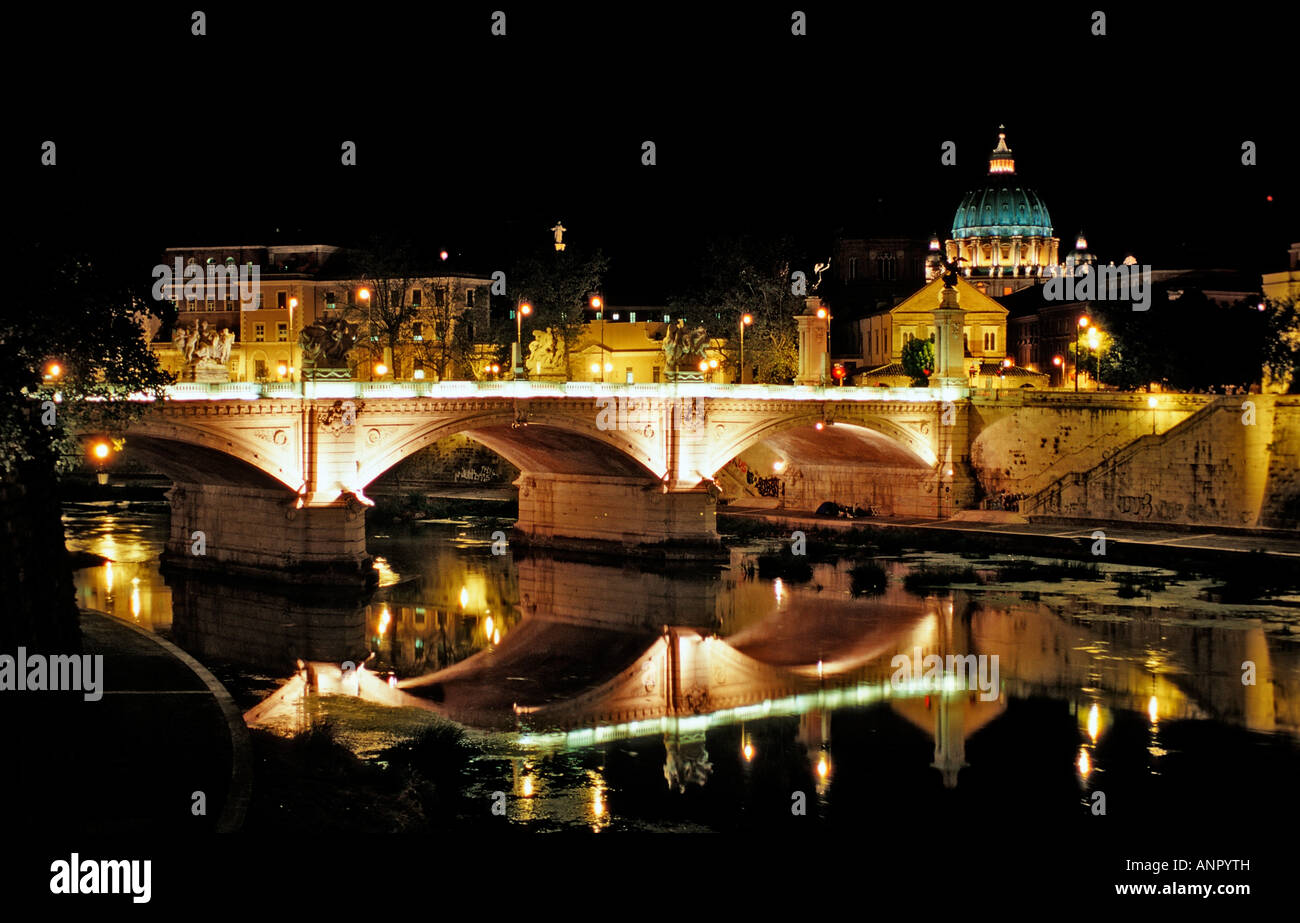 Ponte Vittorio Emmanuel II Tiber Brücke San Pietro Kathedrale Italien Rom Vatikanstadt Stockfoto