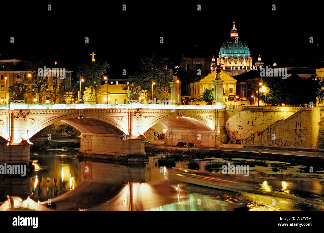 Ponte Vittorio Emmanuel II Tiber Brücke San Pietro Kathedrale Italien Rom Vatikanstadt Stockfoto