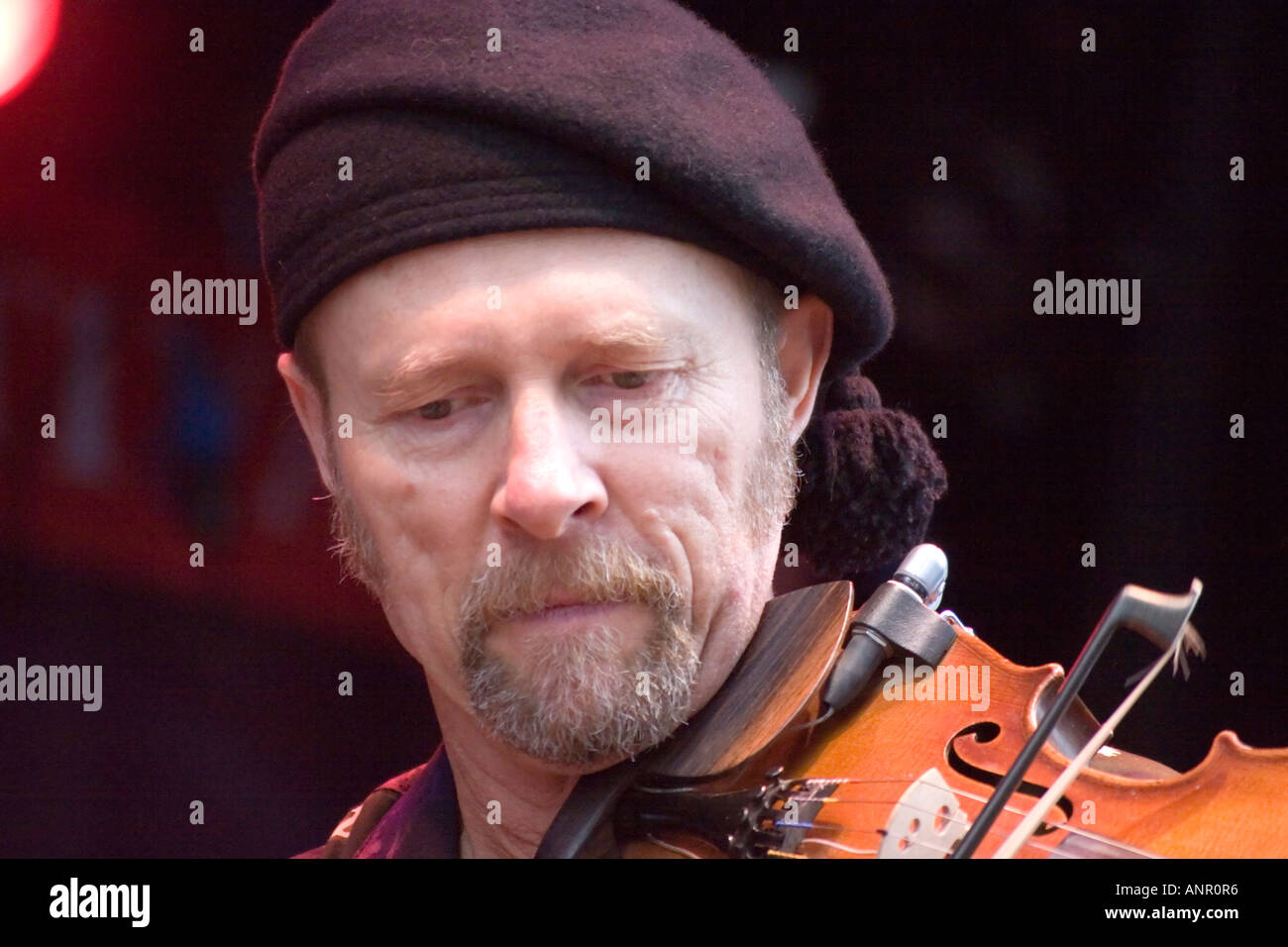 American Folk Fiddle Player Joe Craven auf der Bühne Stockfoto