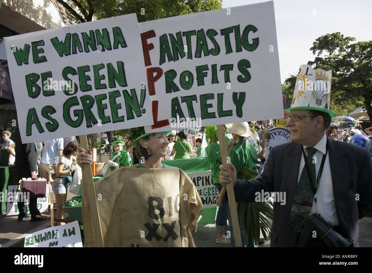 Miami Florida, Coconut Grove, King Mango Strut, jährliche Satire Parade, lustig, Humor, humorvoll, Humor, humorvoll, Parodie, grüne Bewegung, Unternehmensmarketing Stockfoto