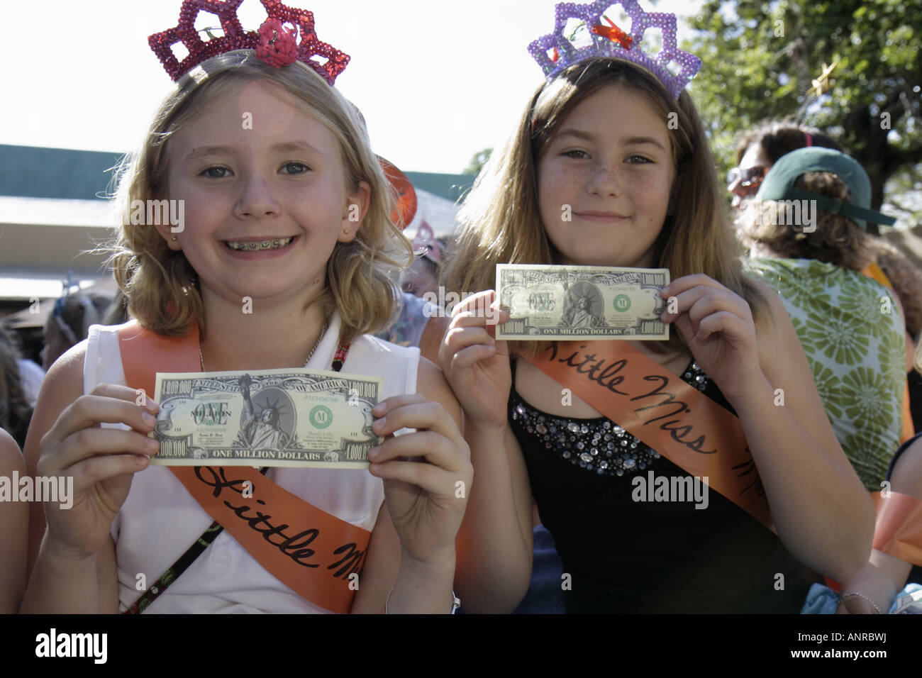 Miami Florida, Coconut Grove, King Mango Strut, jährliche Satire Parade, lustig, Humor, humorvoll, Humor, humorvoll, Parodie, Miss Mango Teilnehmer, gefälschte gefälschte Stockfoto