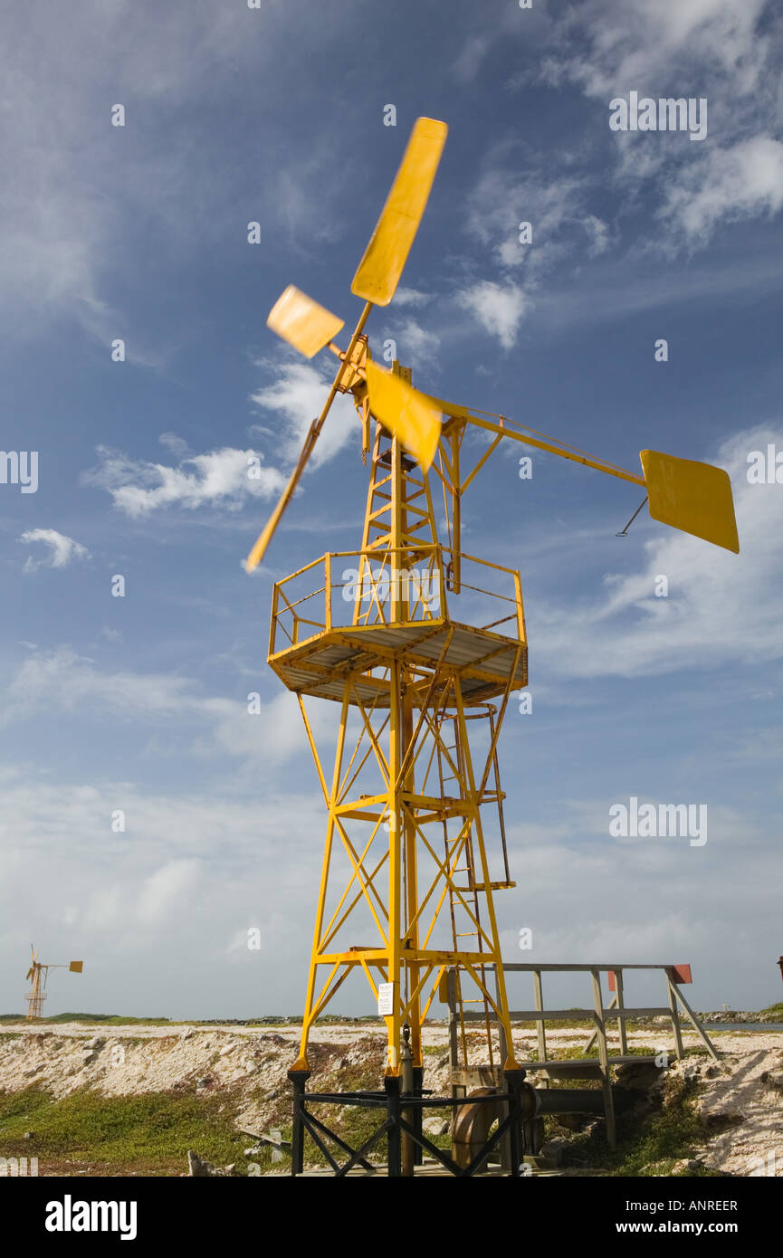 ABC-Inseln BONAIRE, Solar Salinen: Windgetriebenen Wasserpumpe  Stockfotografie - Alamy